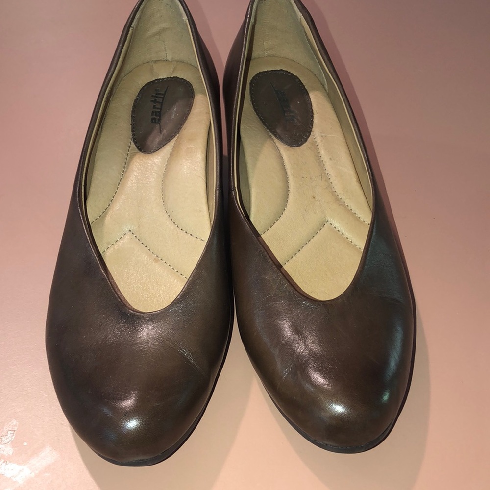 Earth Woodbury leather wedges size 9.5